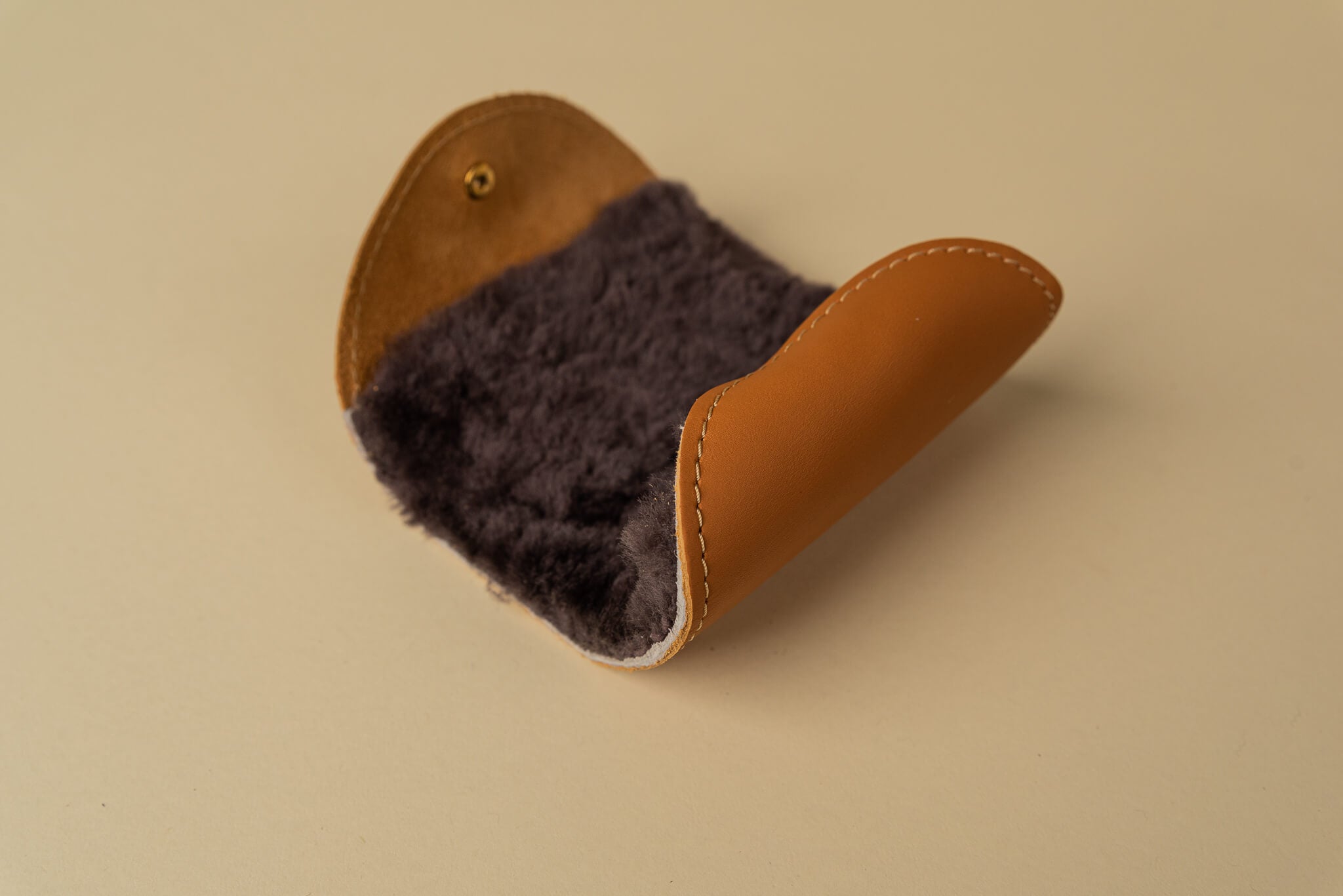 Saphir Medaille d'Or Sheep skin leather and lambswool polishing glove