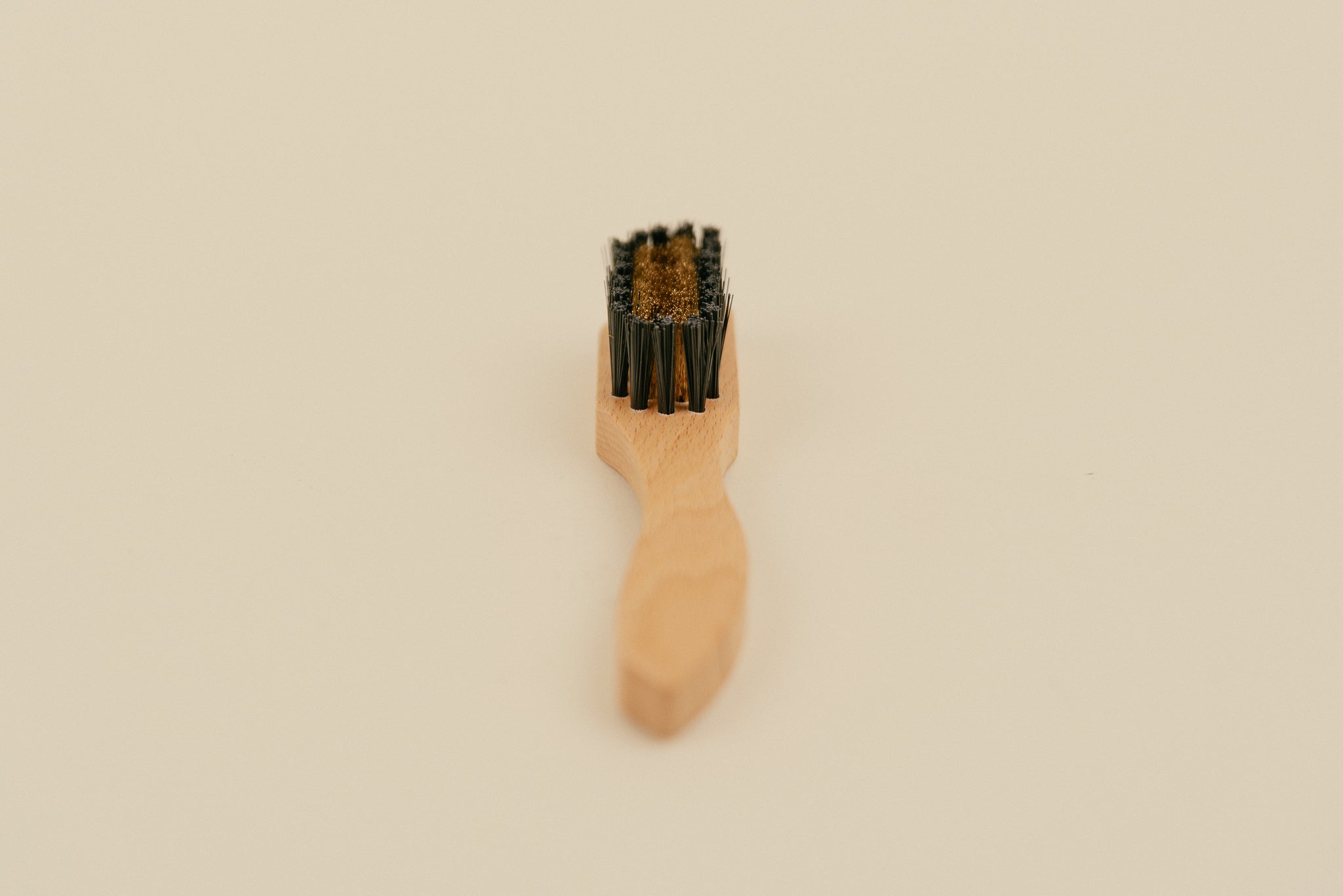 Saphir Beauté Du Cuir Brass Suede Brush 7