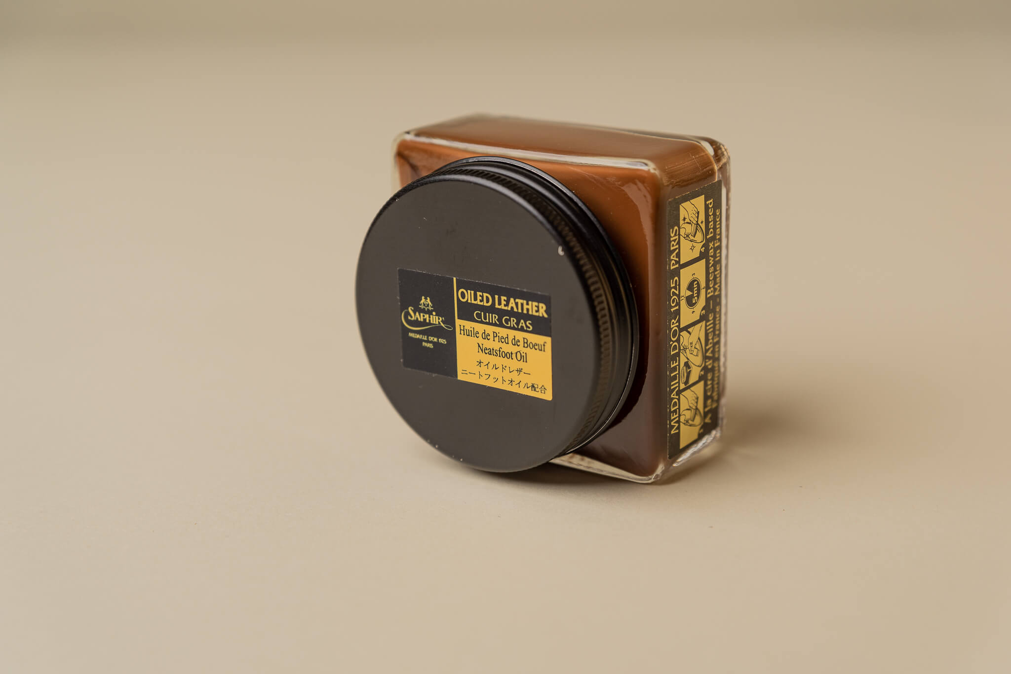 Saphir Medaille d'Or Oiled leather cream Medium brown 37 - Brillare 