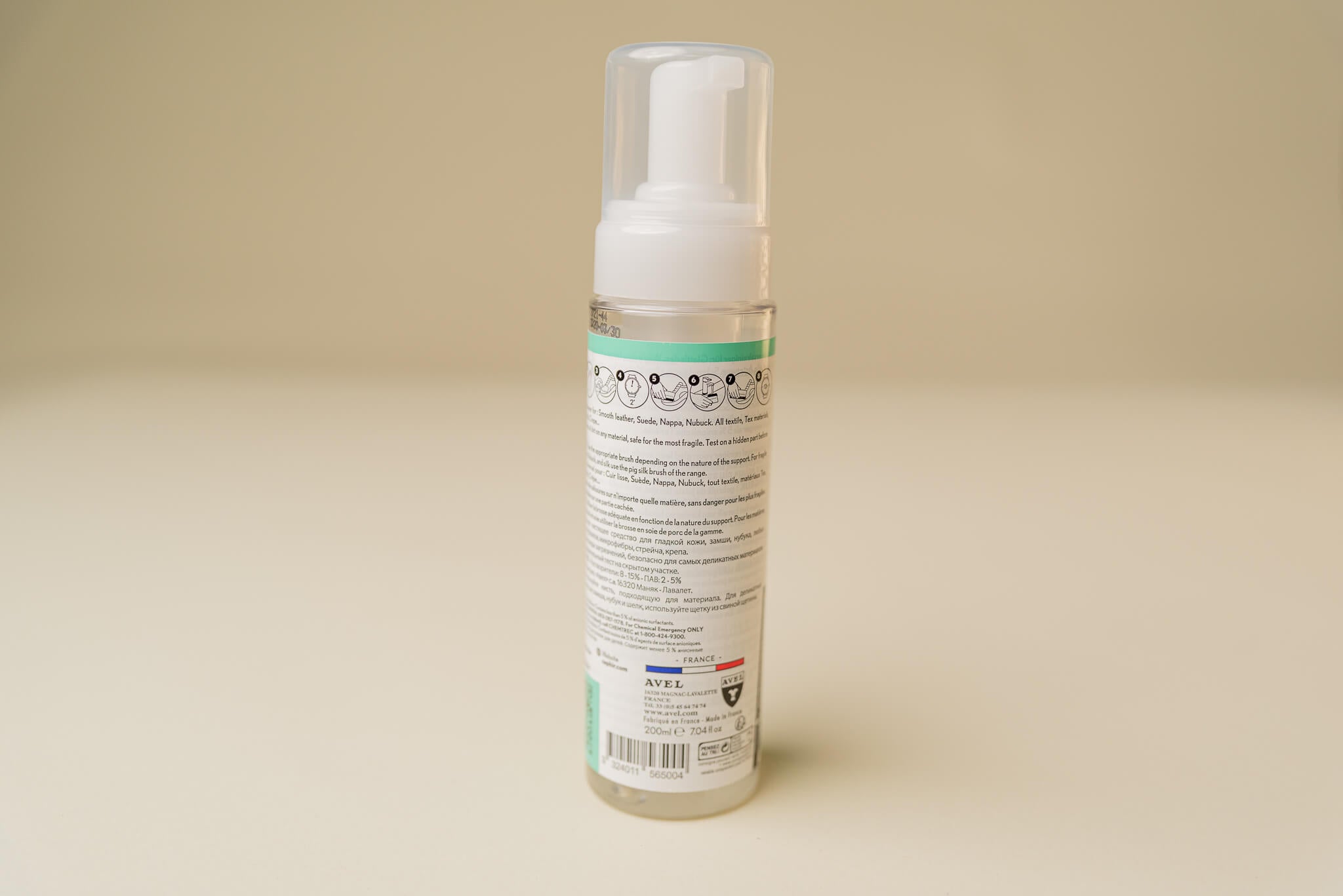 Saphir Medaille d'Or Foam Cleaner for sneaker cleaning and leather shoe cleaning